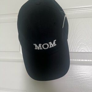 Black 'MOM' Baseball Cap
